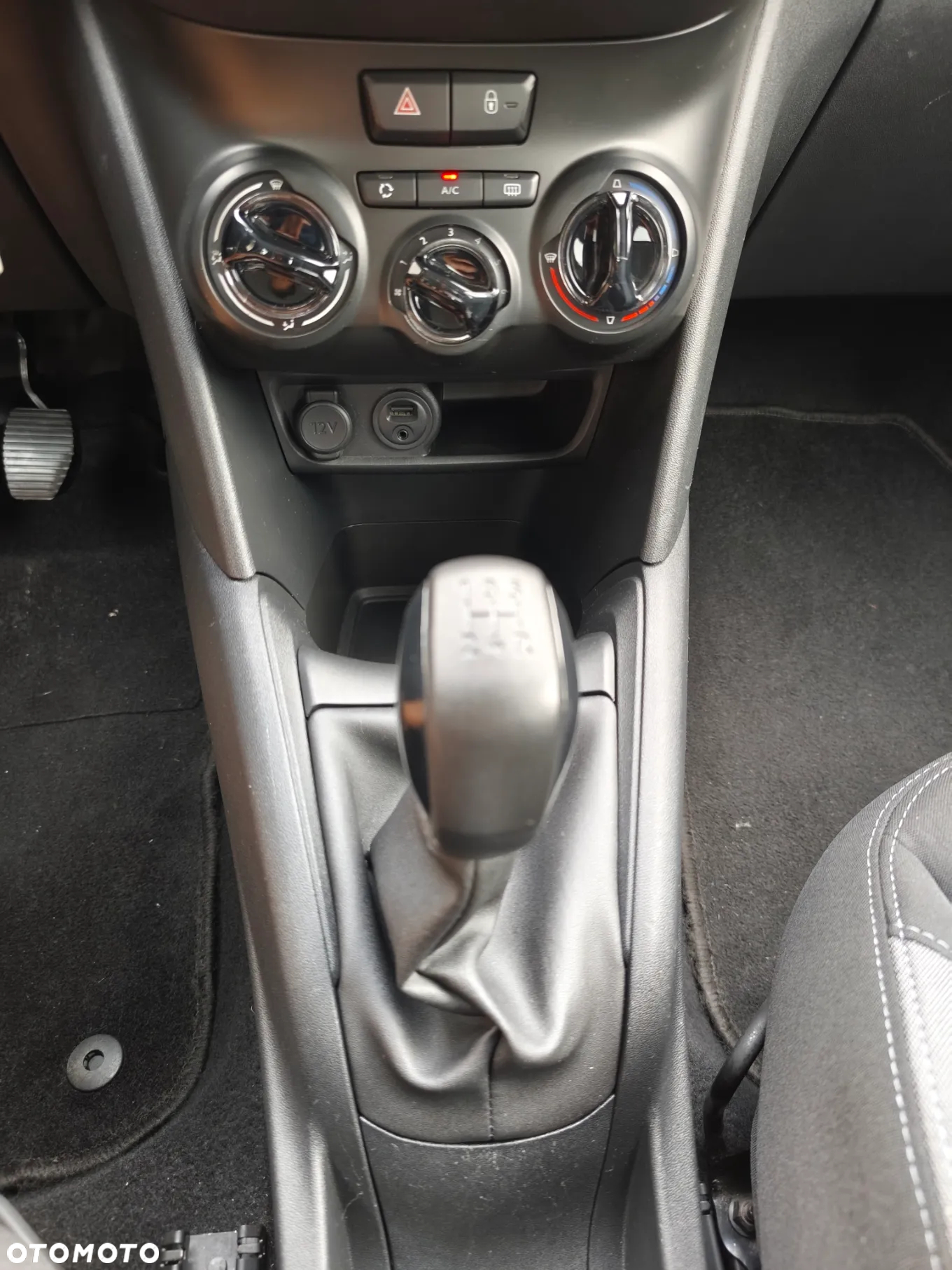 Peugeot 208 - 16
