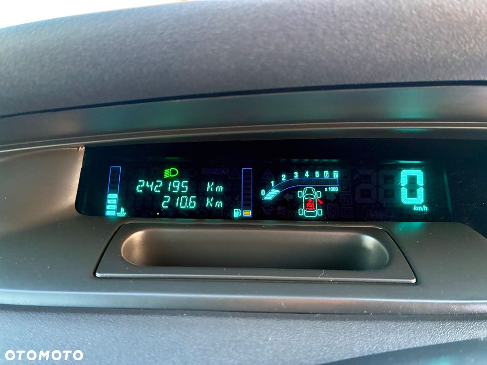 Renault Grand Scenic - 34