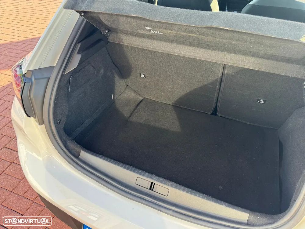 Peugeot 208 - 5