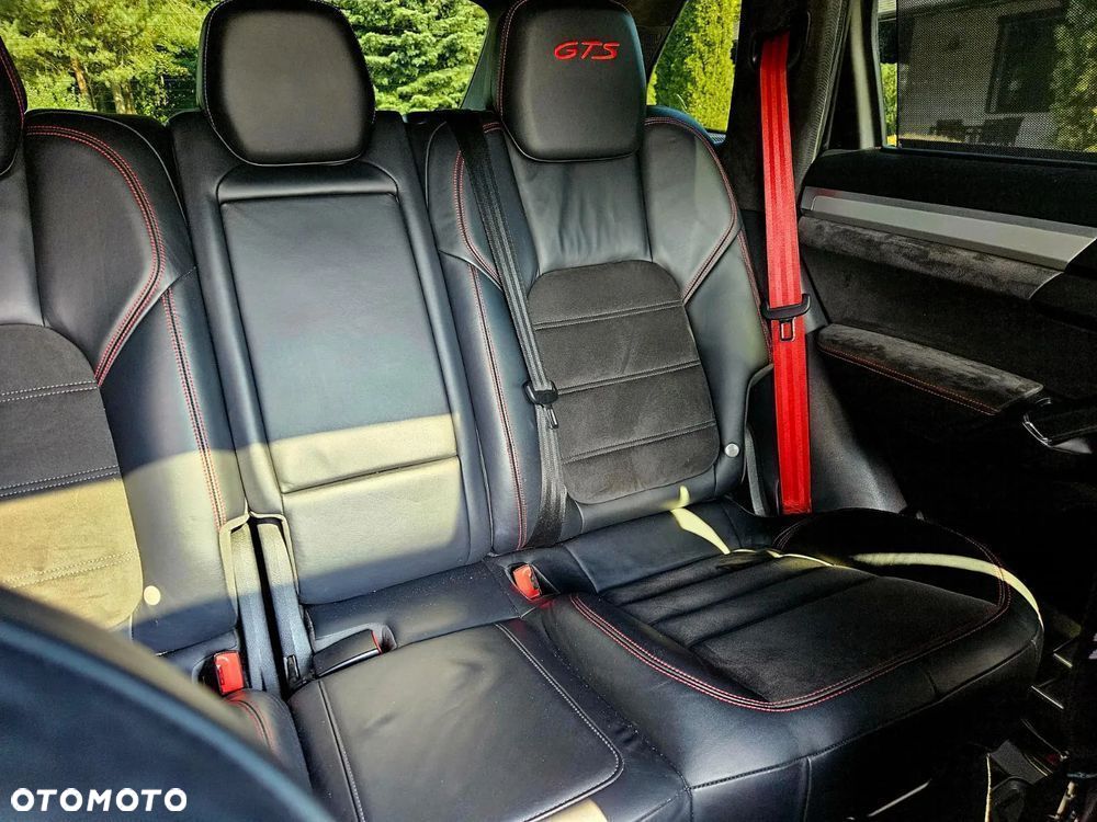 Porsche Cayenne - 21