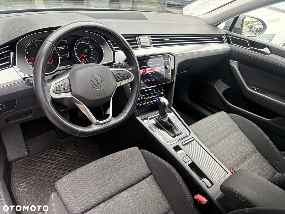 Volkswagen Passat - 12