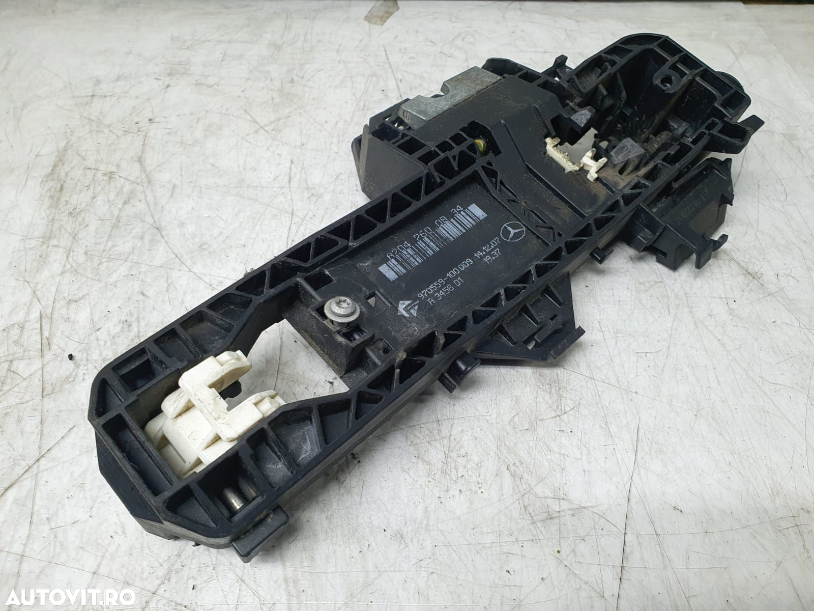 Suport maner exterior dreapta fata a2047600834 Mercedes-Benz C-Class - 2