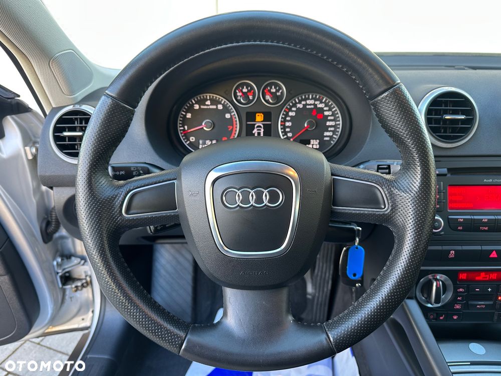 Audi A3 Sportback 1.6 S line Sportpaket plus - 19