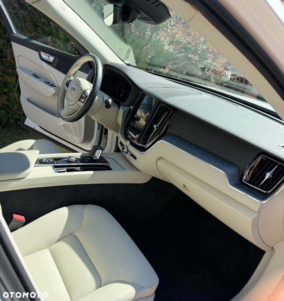 Volvo XC 60 B5 B AWD Momentum - 11