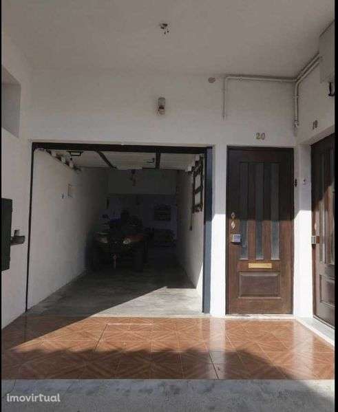 Prédio R/C e primeiro andar  (Tramagal - Abrantes) - Grande imagem: 2/12