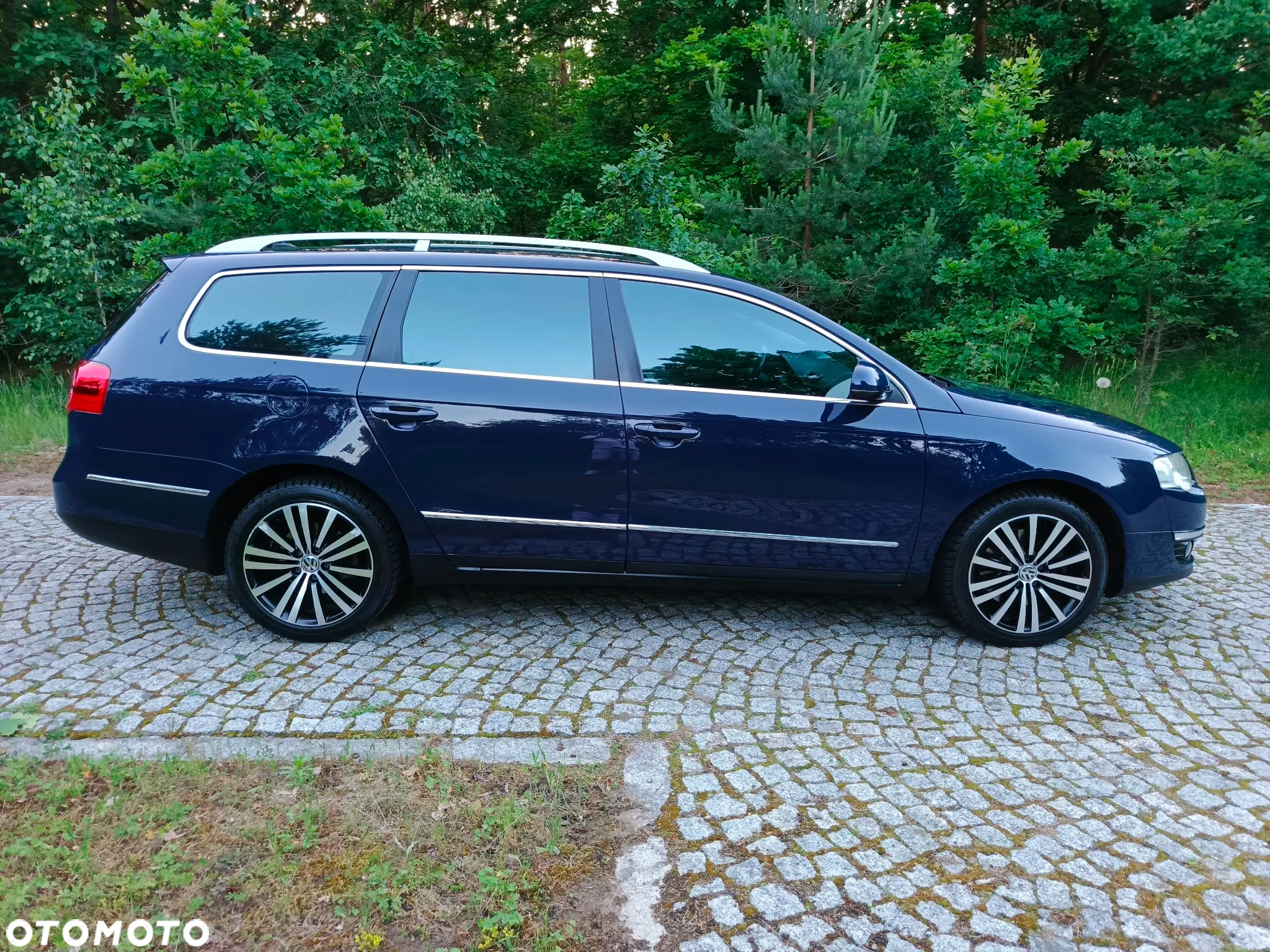 Volkswagen Passat 2.0 TDI DPF Highline - 24