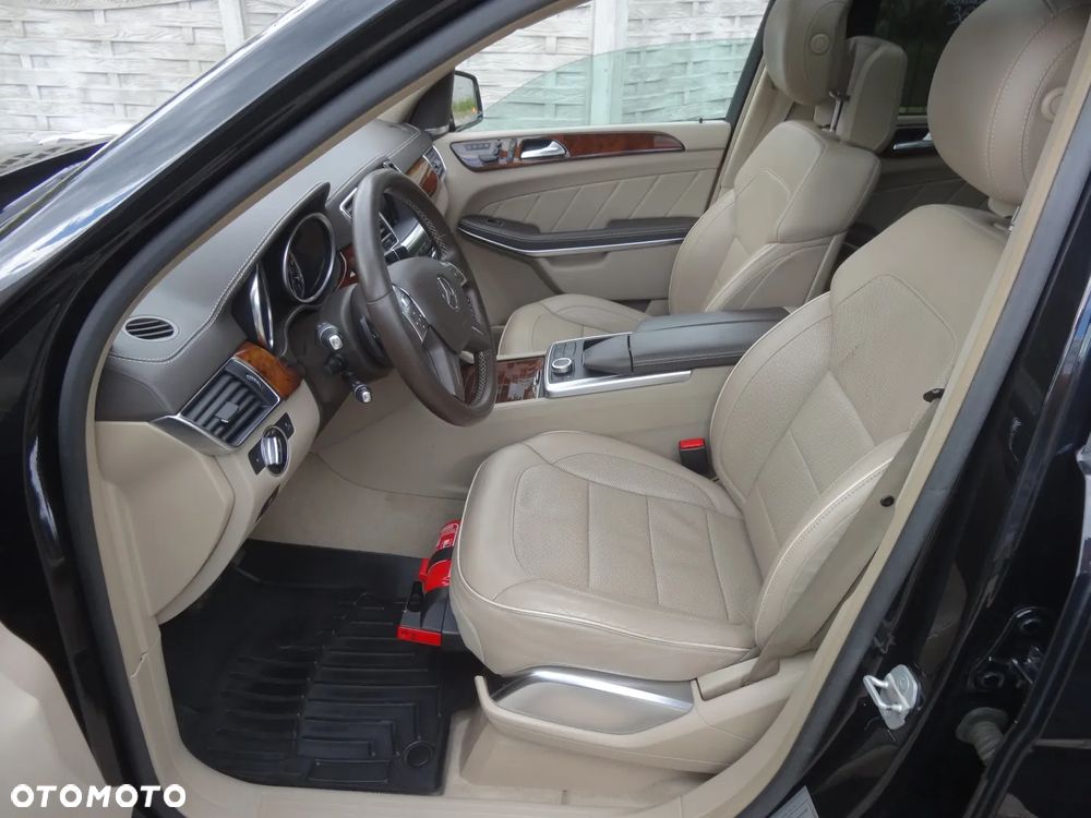Mercedes-Benz GL 350 BlueTec 4-Matic - 23