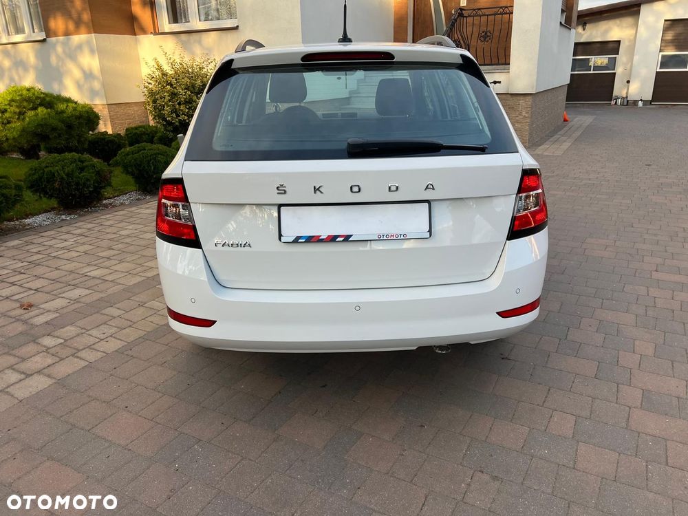 Skoda Fabia 2022 photo 3