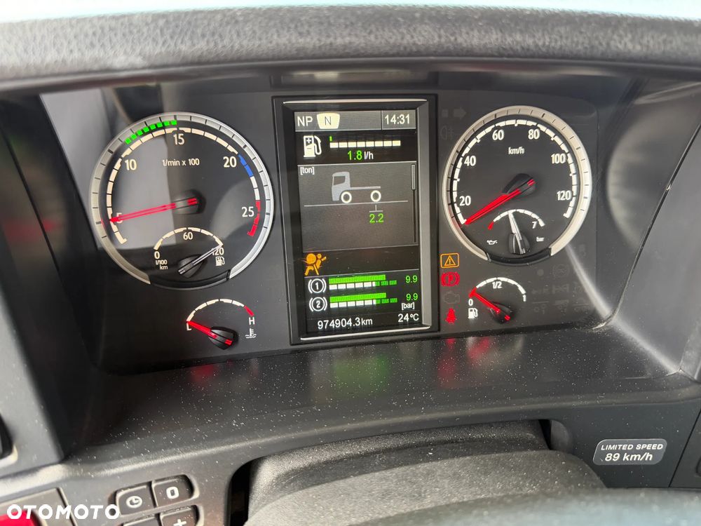 Scania R450 RETARDER / LED / KLIMA POSTOJOWA / MIKROFALA / ALUFELGI / ZBIORNIKI 1200 L / FULL SPOJLERY / NAWIGACJA / ŚLICZNA SCANIA / OD NOWOŚCI SPALANIE TYLKO 27 L / 11.2016 ROK !! - 23