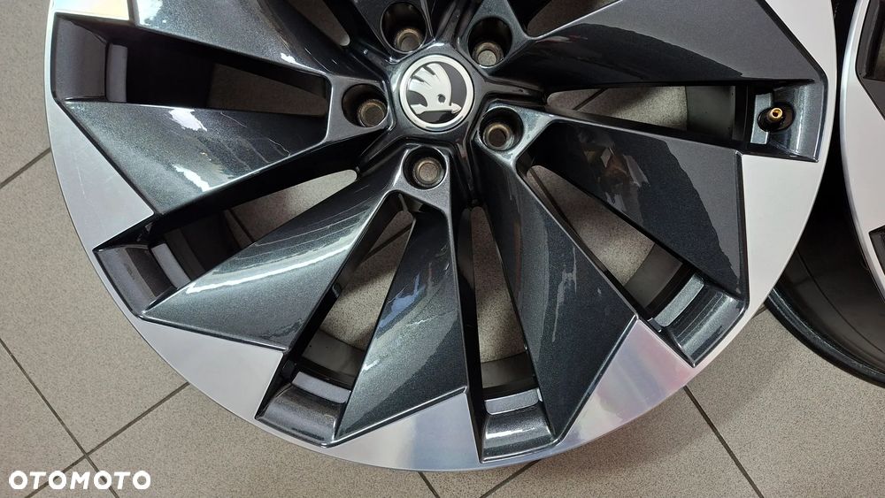 Felgi Aluminiowe 21 Skoda Enyaq IV 5x112 ET 40 Betria - 3