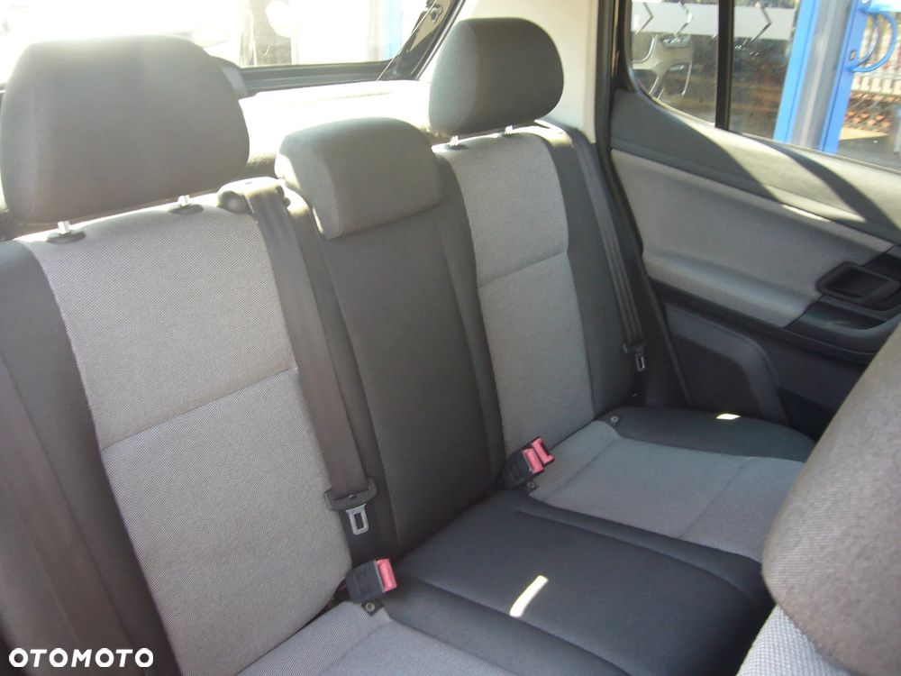 Skoda Fabia 1.2 HTP Ambiente - 17