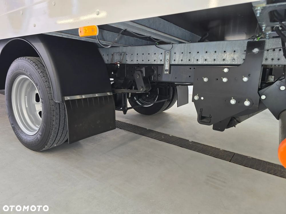 Iveco DAILY 35C16 / 50C16 KONTENER 8PALET WINDA DHOLLANDIA 750Kg 41Tyś km SERWIS ASO IVECO DO OSTATNIEGO Km STAN NOWY NOWY NOWY NA GWARANCJI BOGATA OPCJA WYPOSAŻENIA ASYSTENTY KIEROWCY TEMPOMAT KLIMA KAMERA COFANIA FOTEL KIEROWCY PNEŁMATYCZNY - 20