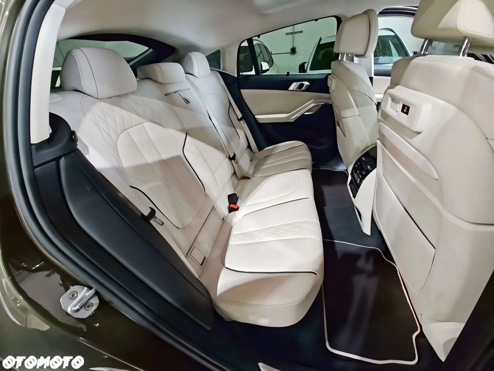 BMW X6 xDrive40i - 11