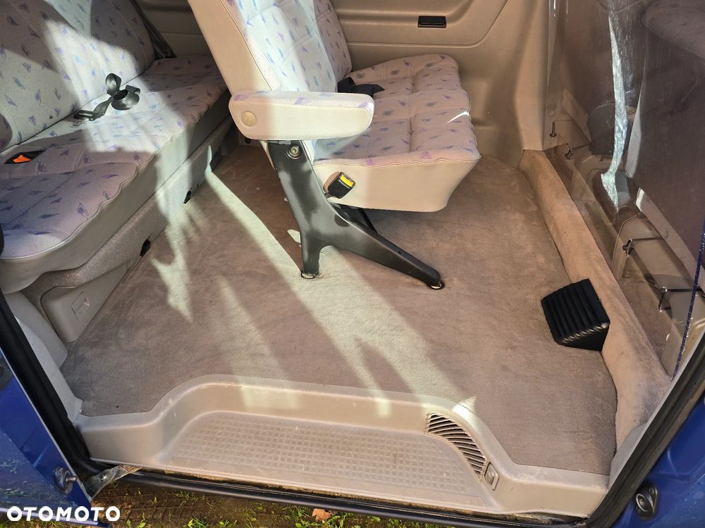 Volkswagen Caravelle Basis / CL - 17