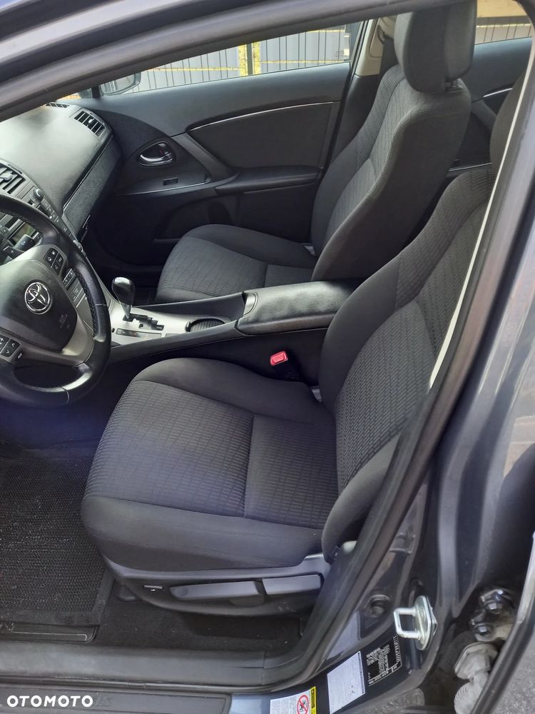 Toyota Avensis - 25