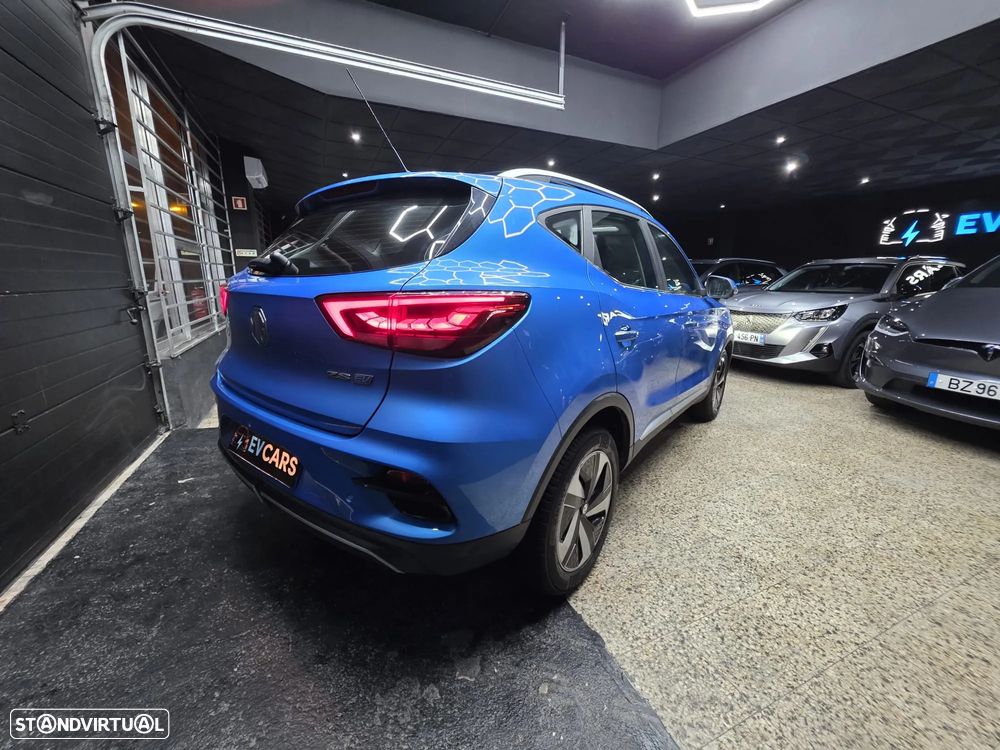 MG ZS EV 72.6 kWh Luxury OBC 11 kW - 15
