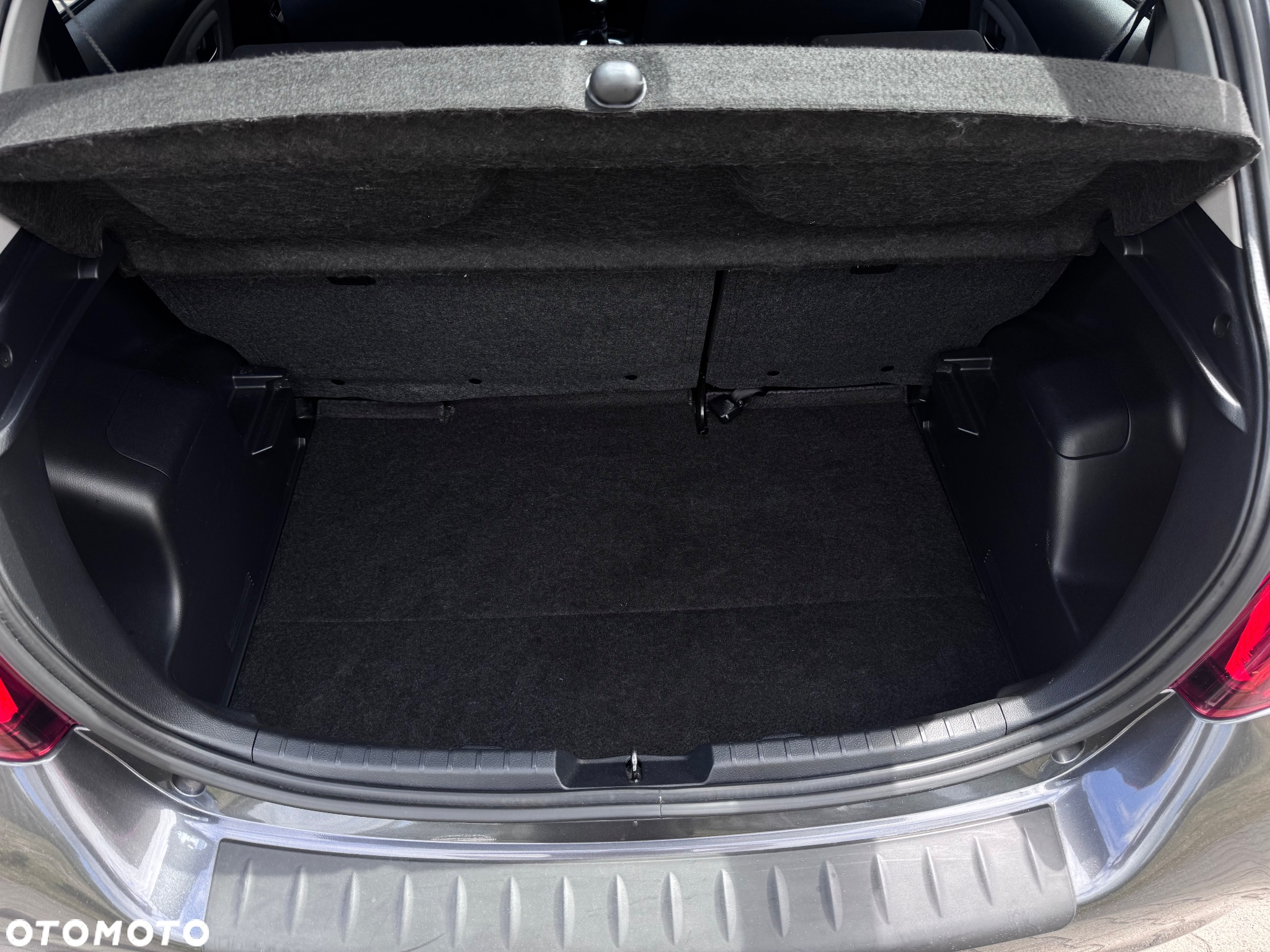 Toyota Yaris 1.0 Premium - 37