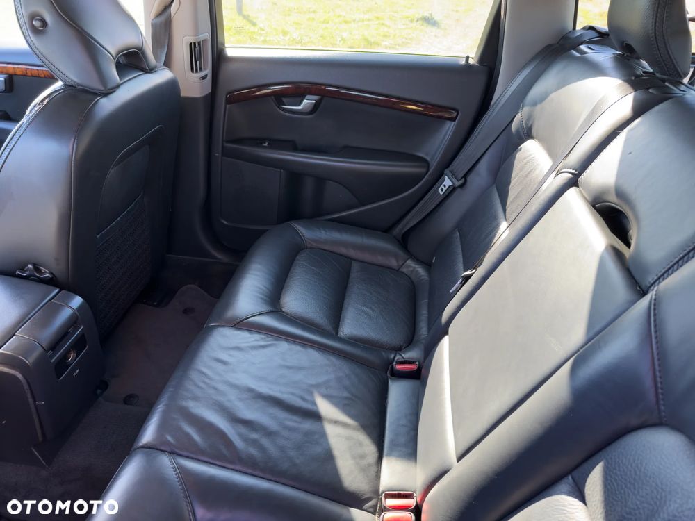 Volvo XC 70 2.4D AWD Momentum - 11