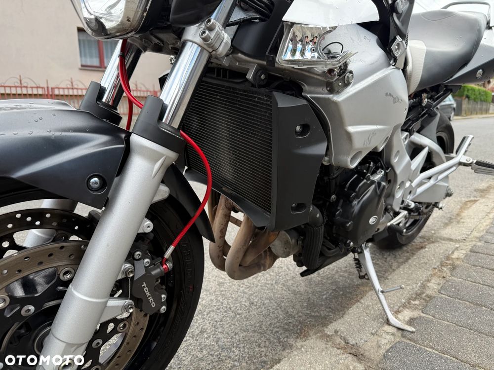 Suzuki GSR - 17