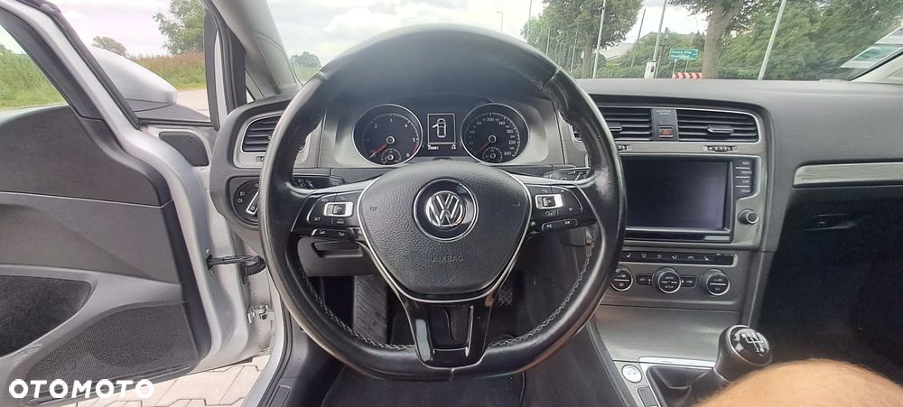 Volkswagen Golf - 24