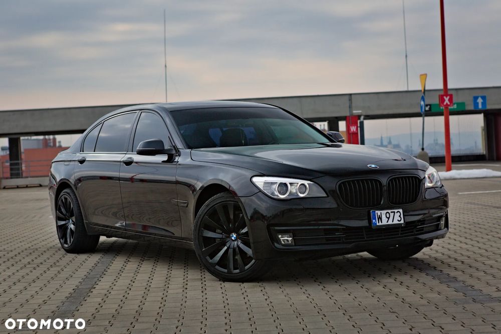BMW Seria 7 740i - 12
