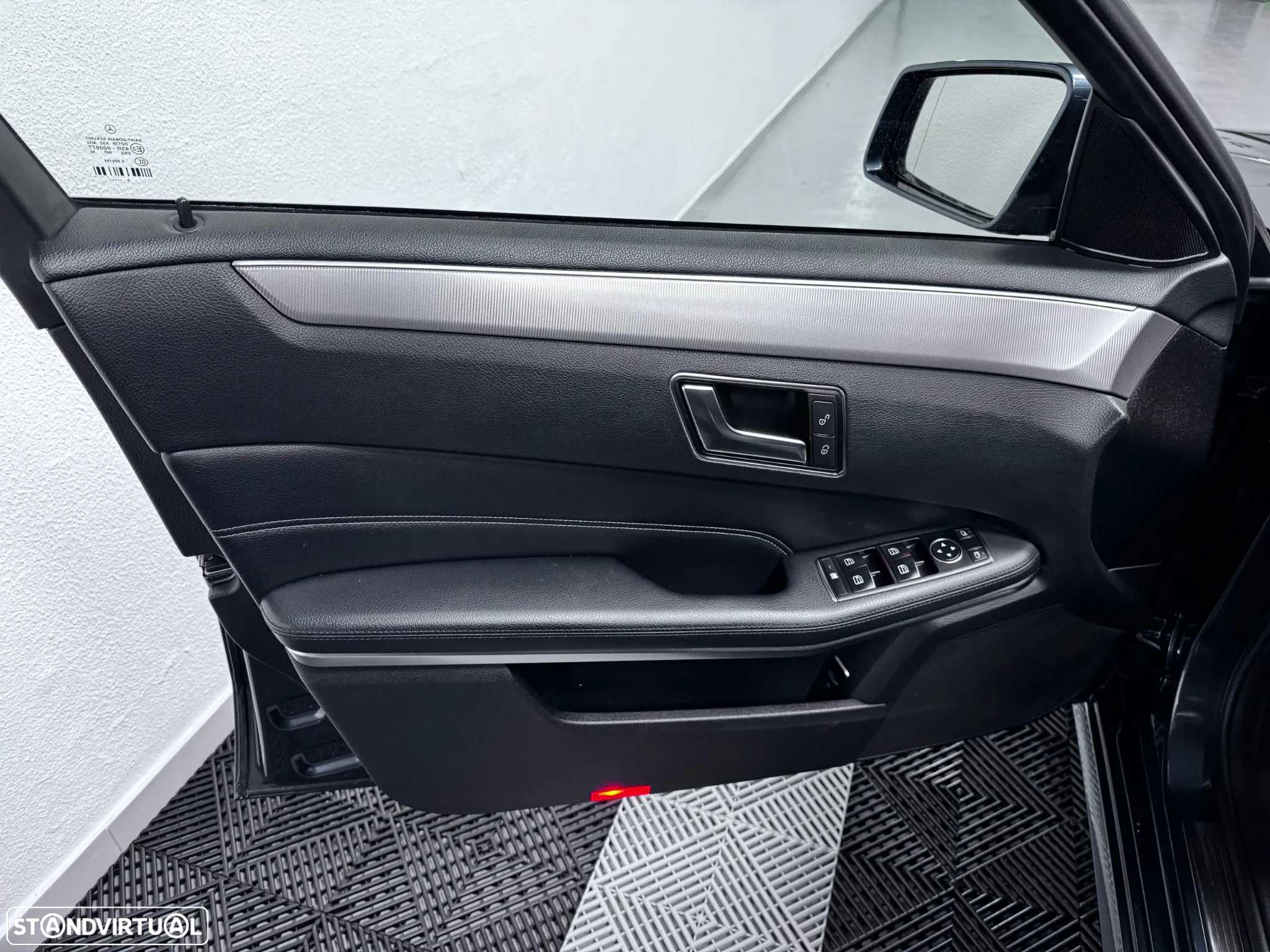 Mercedes-Benz E 300 Bluetec Hybrid Avantgarde - 6