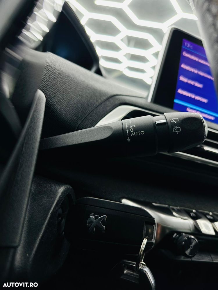 Peugeot 3008 1.2 PureTech Turbo S&S GT-Line - 28