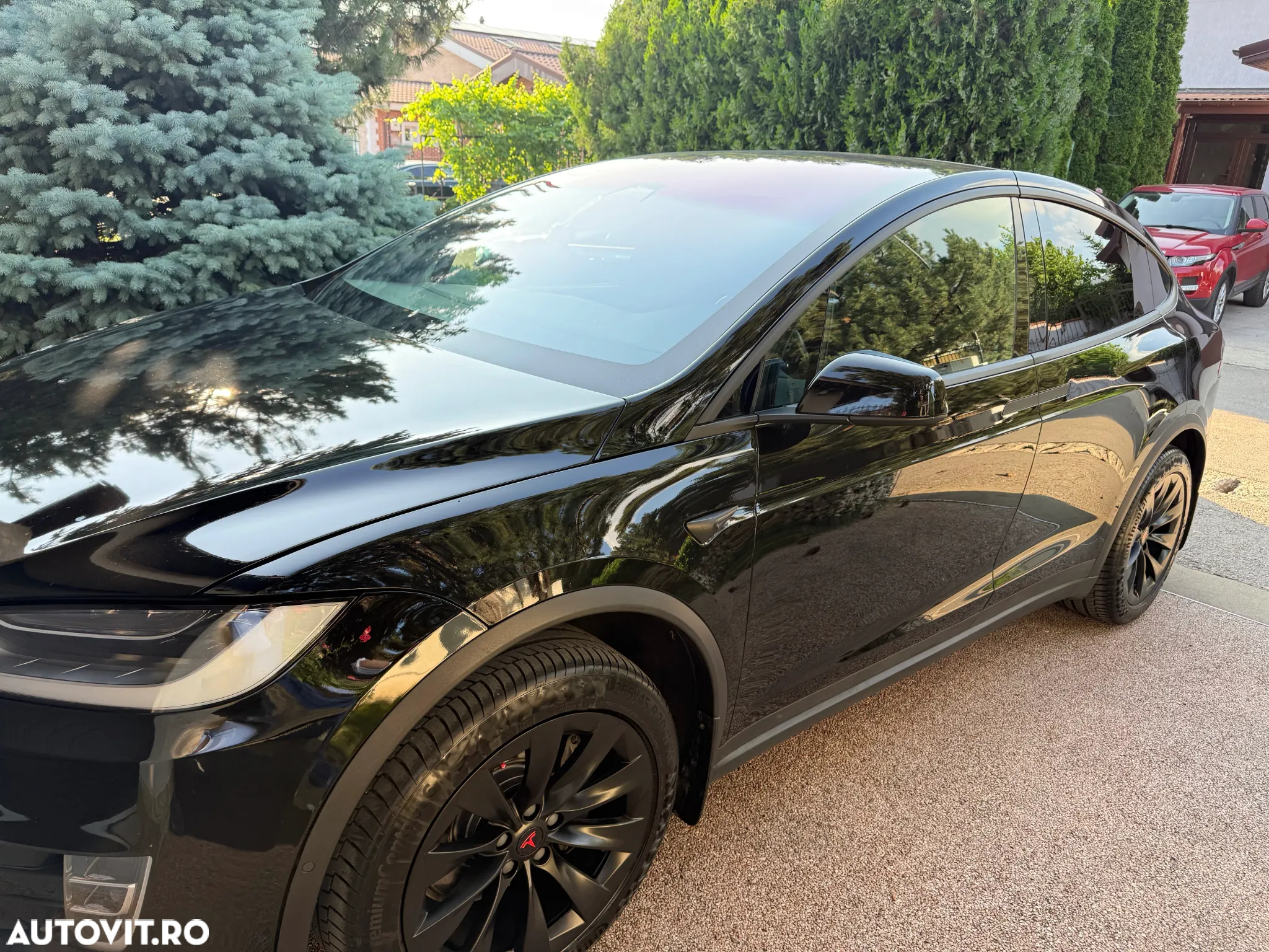 Tesla Model X - 8