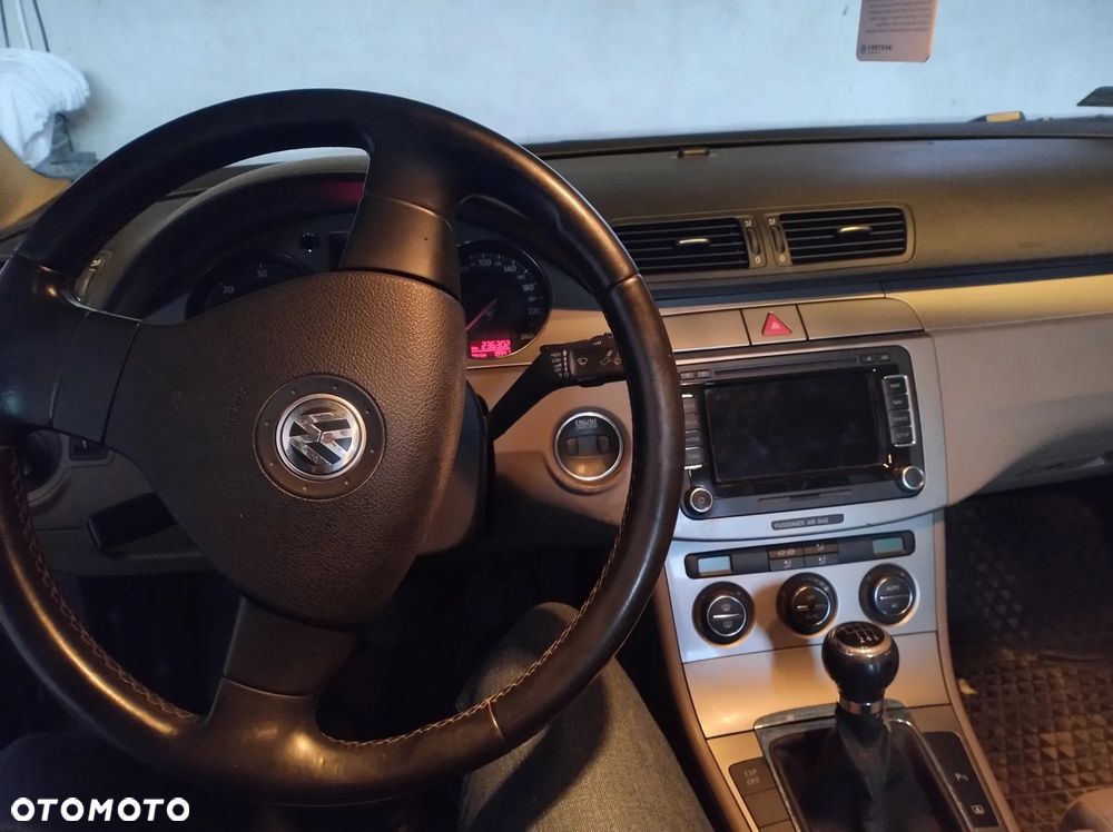 Volkswagen Passat 2.0 TDI DPF Comfortline - 8