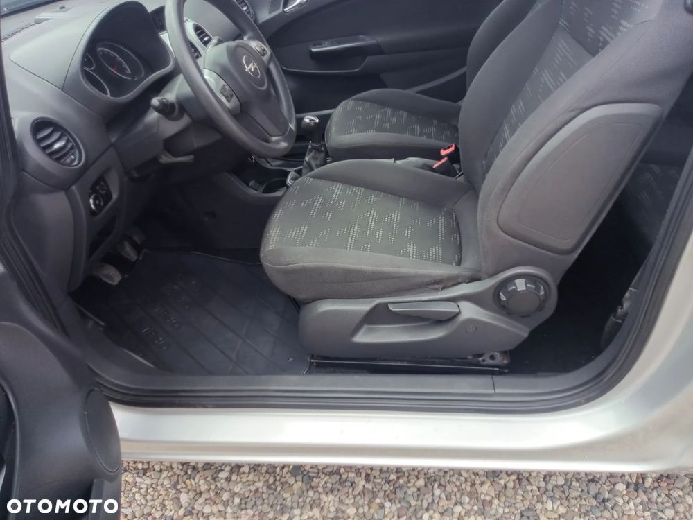 Opel Corsa 1.2 16V Essentia - 9