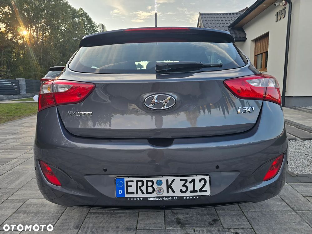 Hyundai i30 blue 1.4 Style - 12