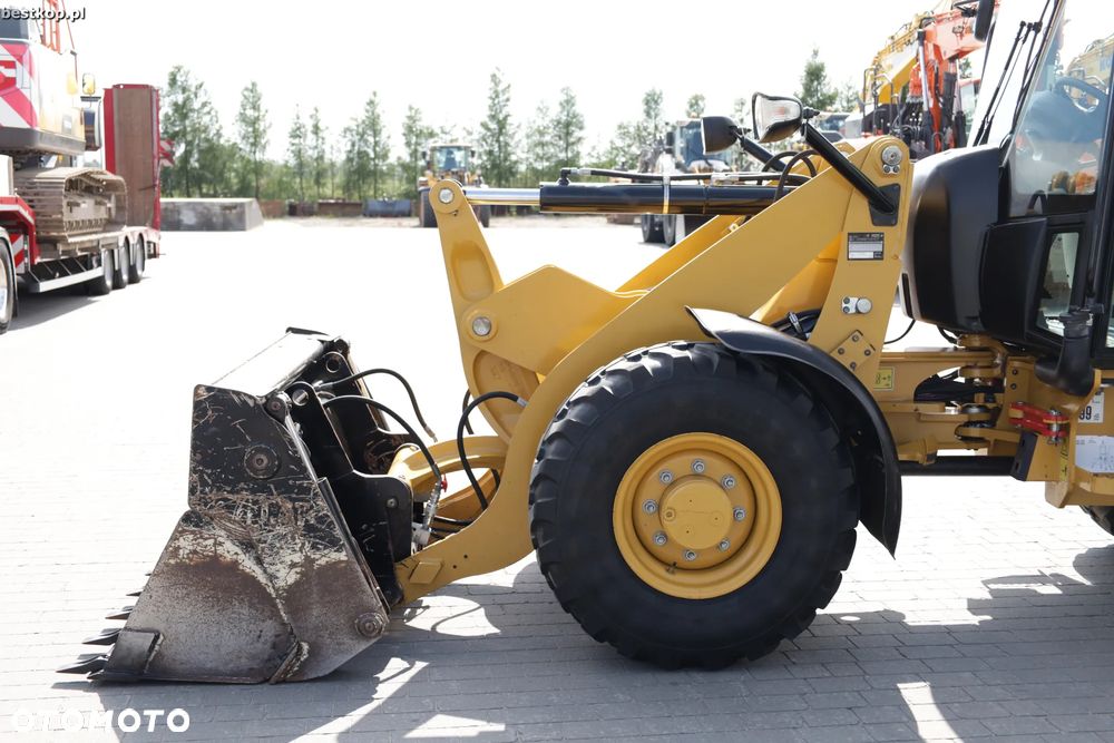 Caterpillar CAT 906M - 14
