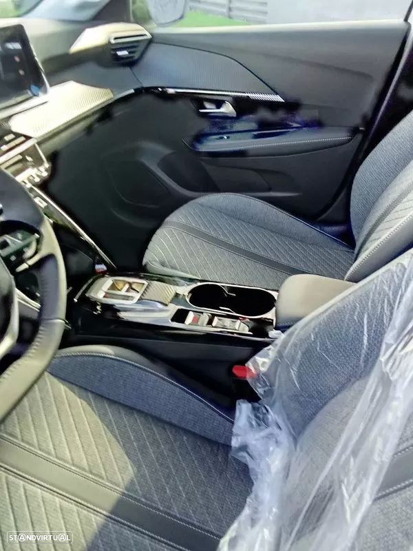 Peugeot e-208 50 kWh GT Line - 17
