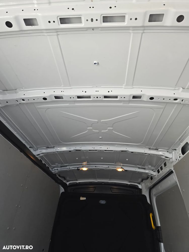 Ford Transit - 12