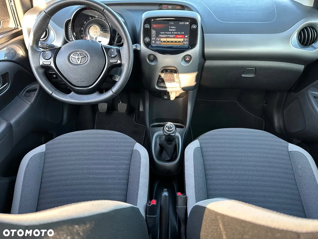 Toyota Aygo x-play connect - 8