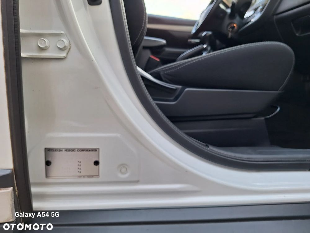 Mitsubishi Outlander 2.0 2WD SUV-Star - 16