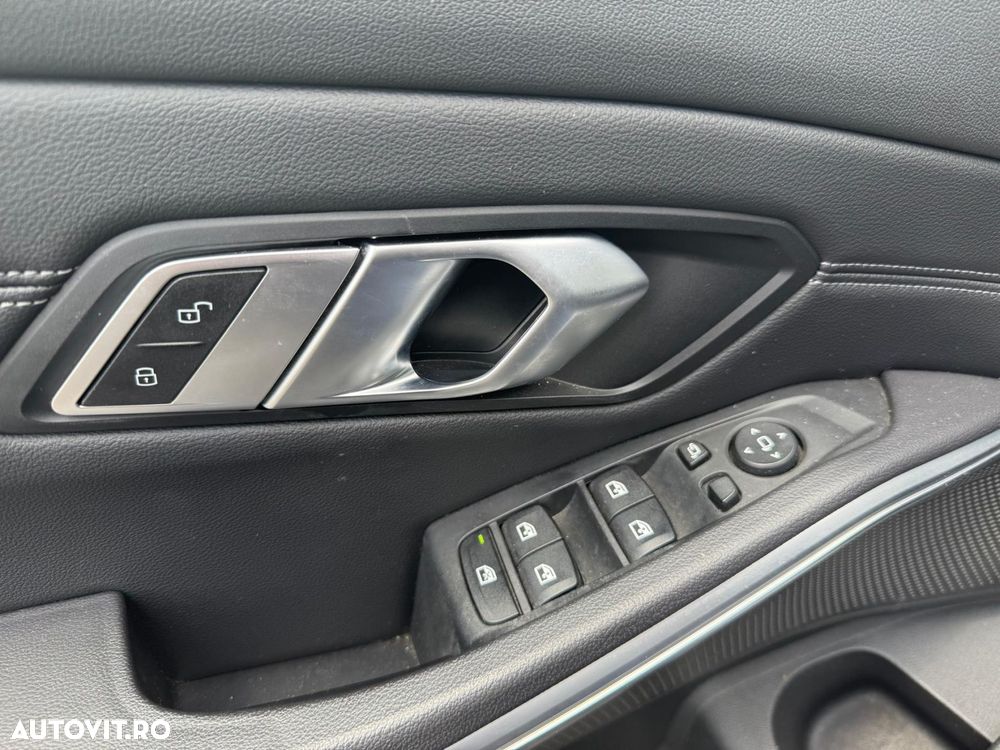 BMW Seria 3 320d xDrive Aut. Luxury Line - 29