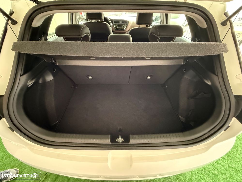 Hyundai i20 1.2 Blue LED - 12