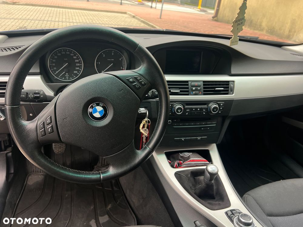 BMW Seria 3 318d Touring - 8