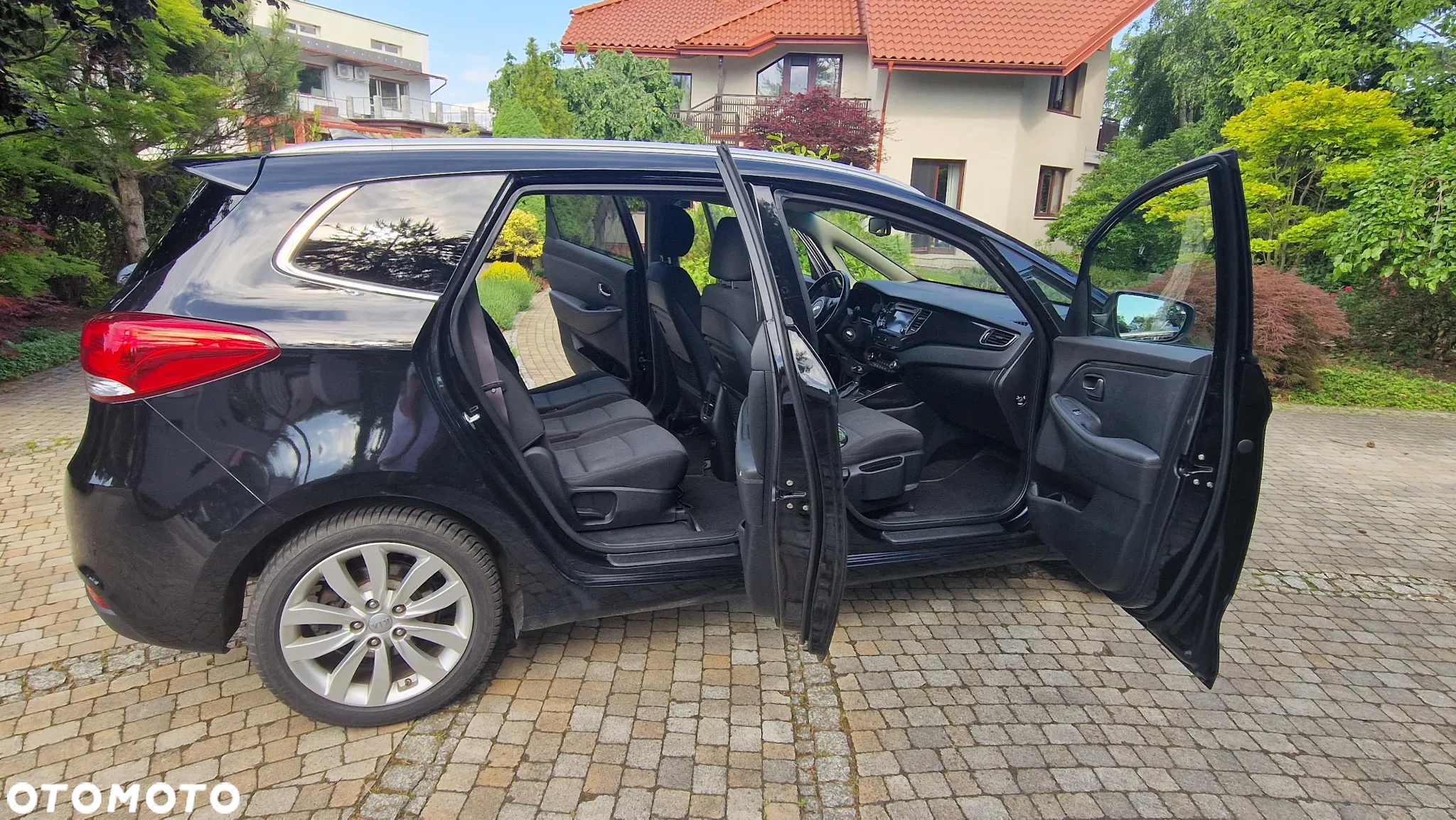 Kia Carens - 5