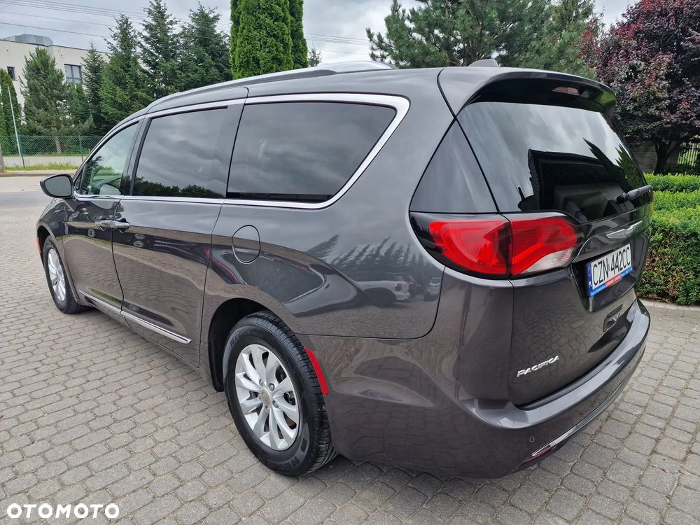 Chrysler Pacifica - 6