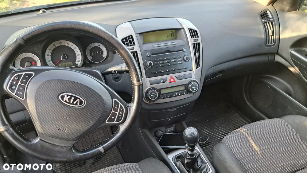 Kia Ceed 1.6 CRDi 115 Dream-Team Edition - 12