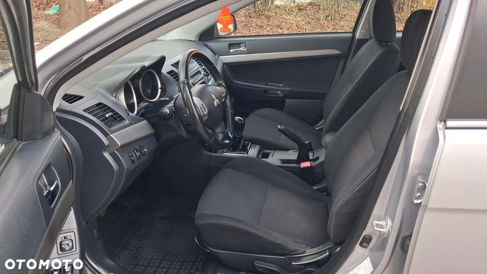 Mitsubishi Lancer - 8