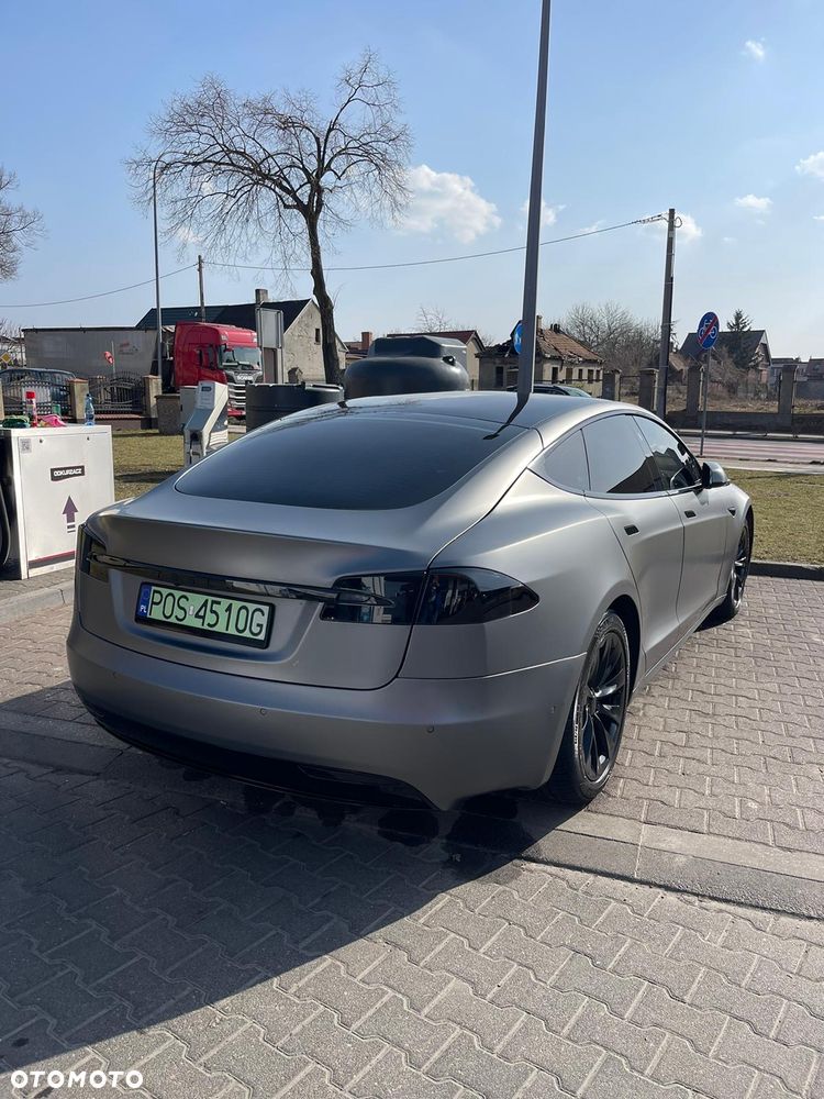 Tesla Model S - 4