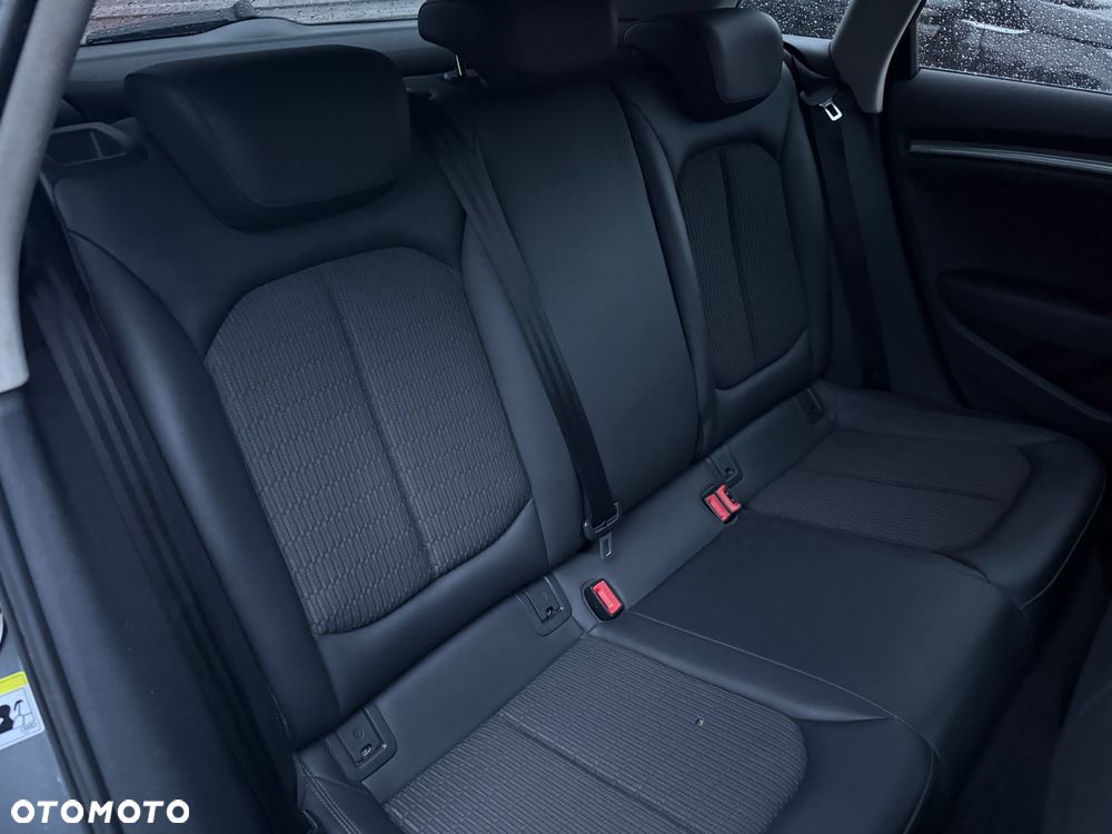 Audi A3 Sportback 1.4 TFSI g-tron S tronic Ambiente - 30