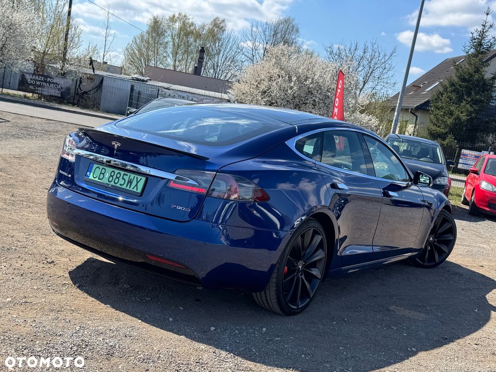 Tesla Model S 90 D Performance - 11
