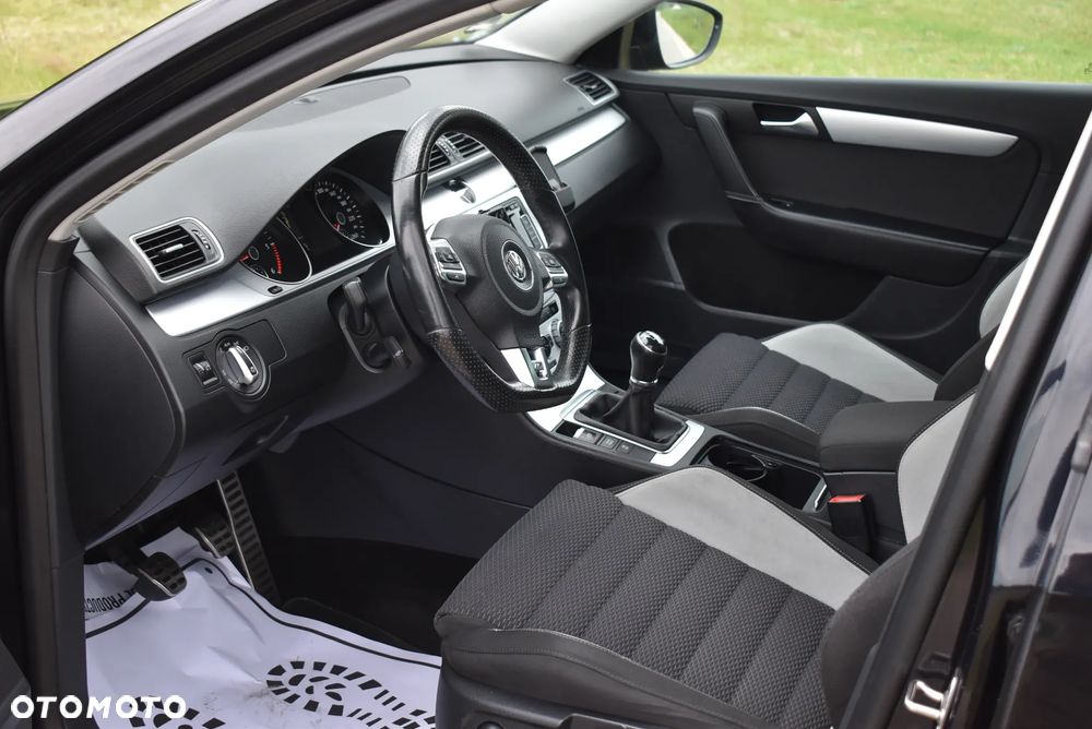 Volkswagen Passat 2.0 TDI BlueMotion Technology R-Line - 21