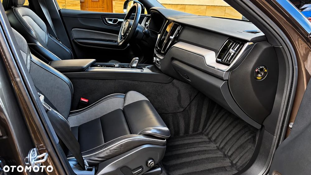 Volvo XC 60 B4 D Ultimate Dark - 15