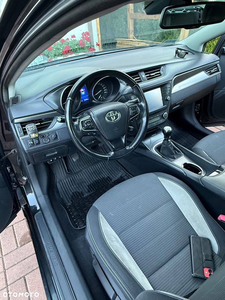 Toyota Avensis 1.6 D-4D Active - 10