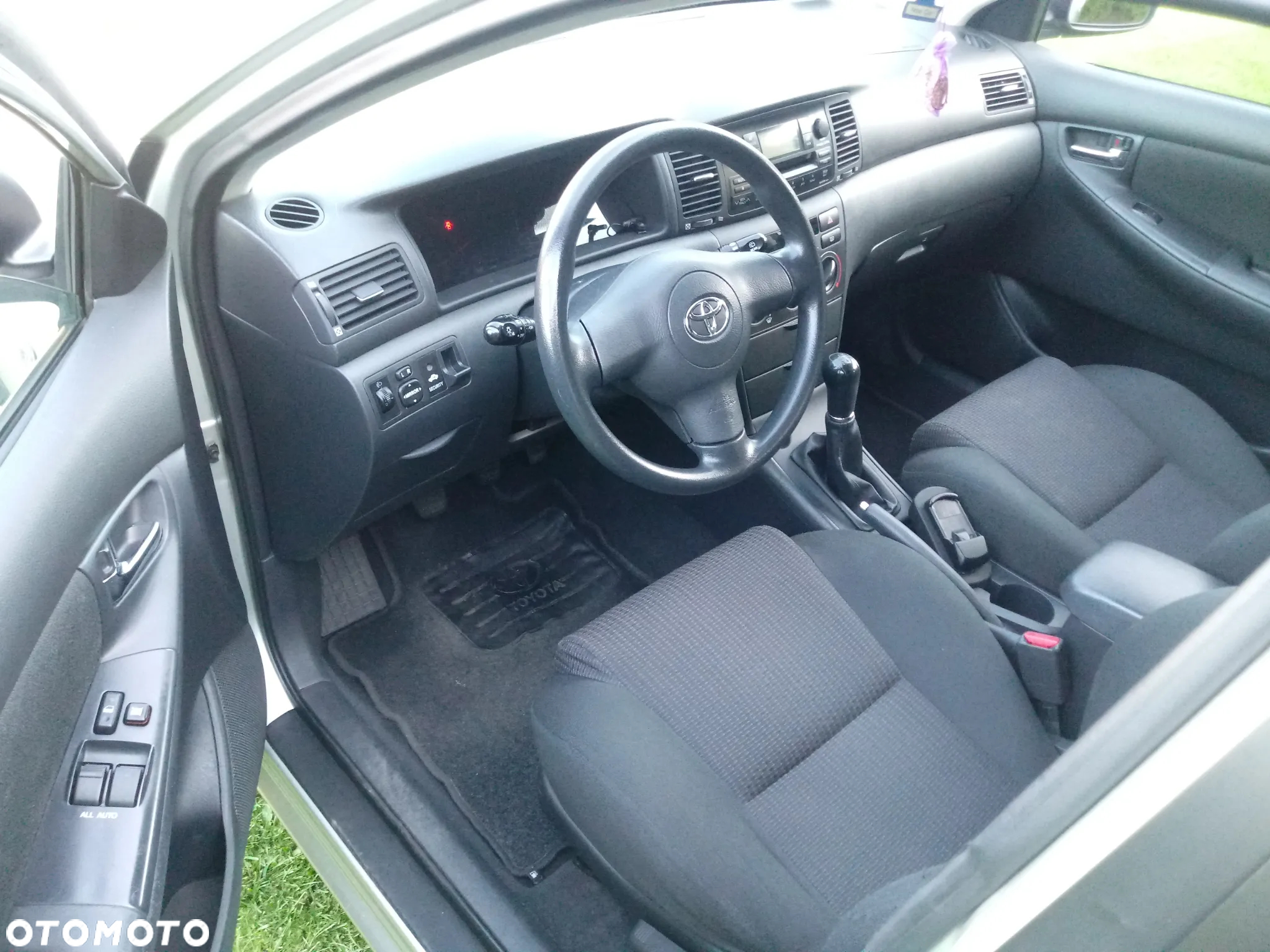 Toyota Corolla - 3